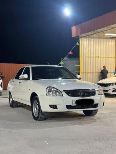 ваза напольная стеклянная высокая без узора: LADA Priora sedan – ağ rəng, 4 qapılı, arxa ötürücülü. Salam maşın — 9