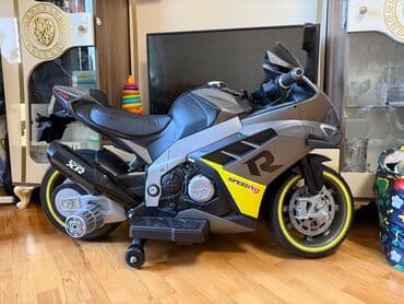 friso vom 800 qr qiymeti: Gümüşü və qara rəngli, sarı detalları olan uşaq elektrik motosikleti — 1
