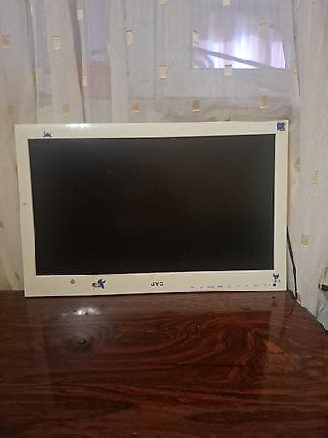 JVC LCD monitor/TV - Rəng: ağ çərçivə - Ekran: təxminən 22–24 düym