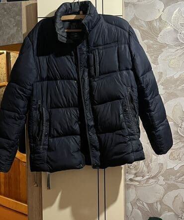 зеленая мужская кофта: Qışlıq şişmə kişi gödəkçəsi - Rəng: tünd göy/qara ton - Model — 1