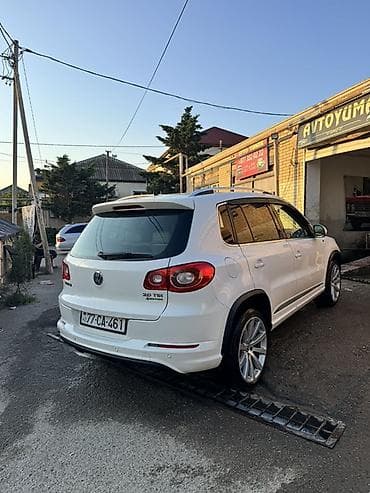 Volkswagen Tiguan: 2 l | 2011 il Krossover