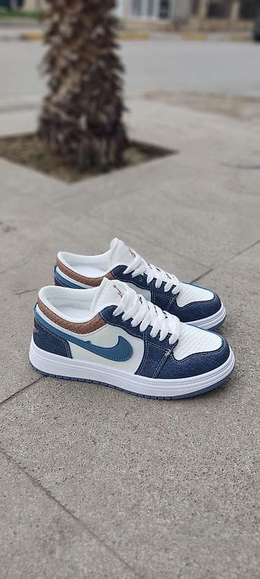 Məhsul: Aşağı boğazli idman ayaqqabısı - Rənglər: ağ üstlük, tünd