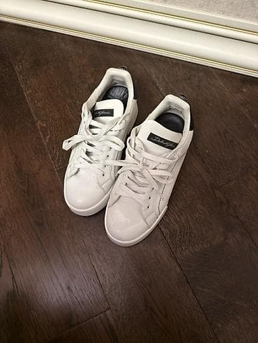 şanel krosovkalar: Məhsul: Ağ rəngli uniseks idman ayaqqabısı - Brend detalları: Dil — 2