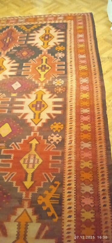 Музыкальные инструменты: Старинный ковёр, 1955 год, Азербайджан — 1