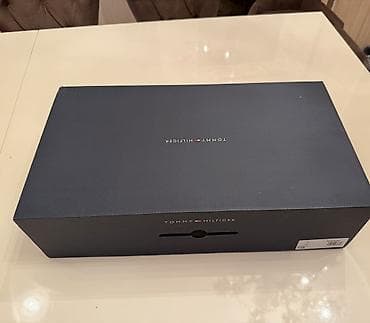 Tommy hilfiger sapawki endirimle satilir. 1defe geyinilib. Hec bir