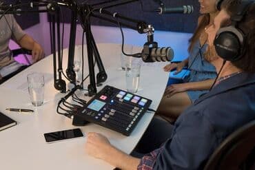 mikrofon: Rode məhsulları mikrofonlar və dayaqlar. Studiya mikrofonları — 10