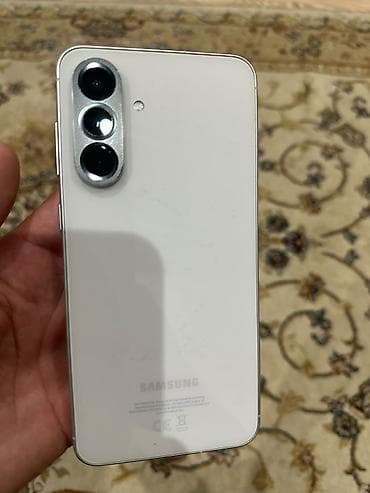 teıefon: Smartfon – tam ekranlı dizayn, mərkəzi “punch‑hole” ön kamera kəsiyi - — 5