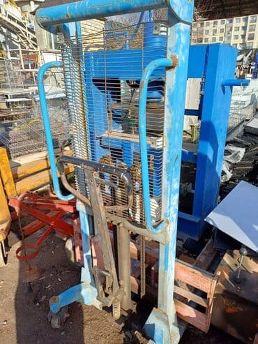 Transpalet. Cox az işlənib.Əla vəziyyətdədir. 1.5-2 ton.Turkiyə