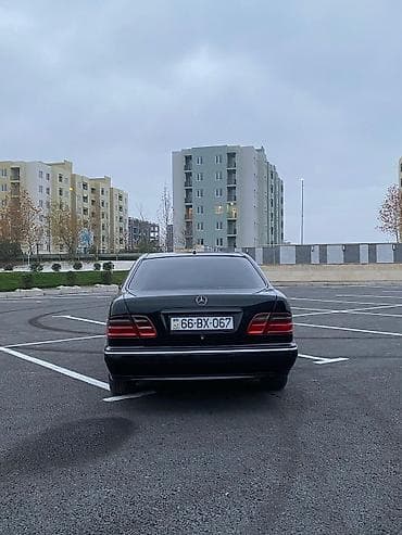 prado farası: Mercedes-Benz E-Class: 2.7 l | 2000 il Sedan — 3