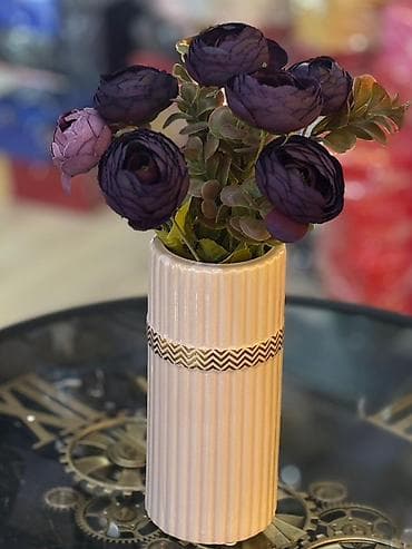 gulu sekilleri: Bir vaza, Keramika — 1