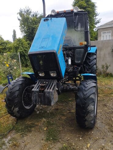 qosqu: Belarus 892 traktoru - Güclü dörd silindrli dizel mühərrik, yüksək — 4