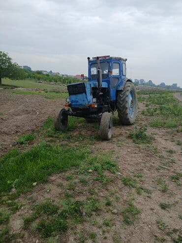 belarus traktor satisi: Mavi rəngli təkərli traktor - Kabinəli, yanlardan geniş görünüşlü — 1