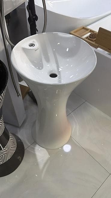 Müasir dayanıqlı seramik pedestal lavabosu - Dizayn: Konik formalı