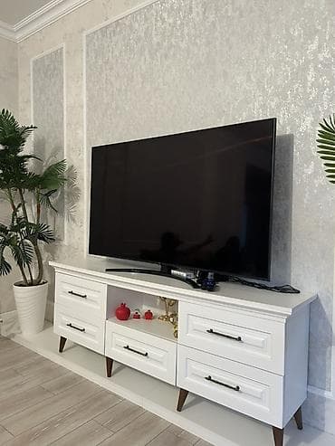 qranit pol: Düz TV altlığı, Polkalı — 2