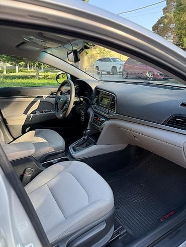 Hyundai: Hyundai Elantra: 2 l | 2017 il Sedan — 8