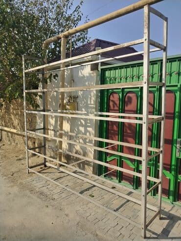 Manekenlər: Metal rəf karkası Ölçülər: - Uzunluq: 300 sm - Hündürlük: 275 sm - — 3