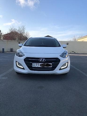 Hyundai i30 – universall gövdə - Kuzov: universal (wagon), ağ rəng -