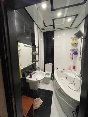 8 noyabr metrosunun çixisinda 17 mertebeli binanın 14-cü mərtəbəsində — 10