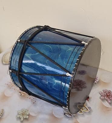 Satılır – 34 sm nağara. Öz alətimdir. SM58 mikrofonlu. Bir tərəfi ağ