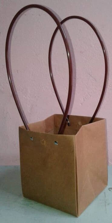 подарки из дерева: Hədiyyəlik boş səbət satılır. Materialı qalın kağız və plastik — 1