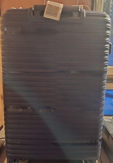 Sərt korpuslu, tünd mavi rəngdə səyahət çamadanı. Xüsusiyyətlər: -