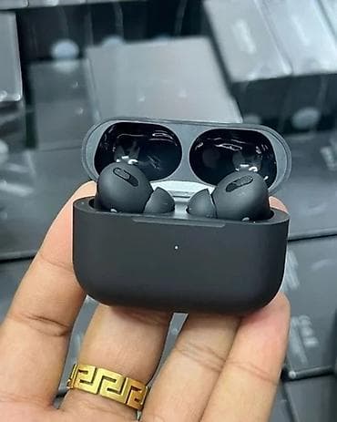 samsung bluetooth: Qara rəngli simsiz Bluetooth qulaqlıq və şarj qutusu. In-ear silikon — 3