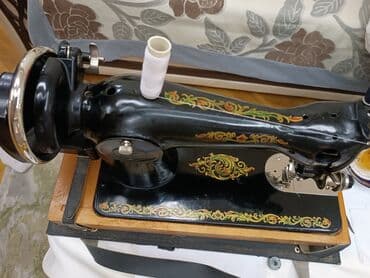 Kitablar və jurnallar: Mekanik tikiş maşını – klassik dizaynlı, döymə metal gövdə və taxta — 3