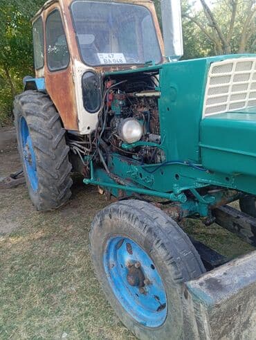 traktor altlıqlı qış çəkmələri: Bu traktor kənd təsərrüfatı işləri üçün uyğundur. Təkərləri mavi — 1