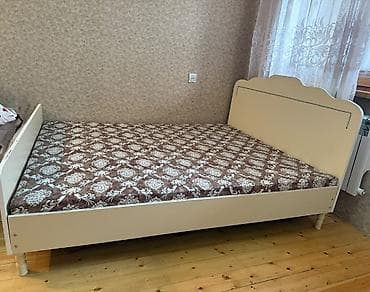 mini drel: Ağ rəngdə taxta çarpayı – lakonik dizayn, yumru uclu başlıq və — 2