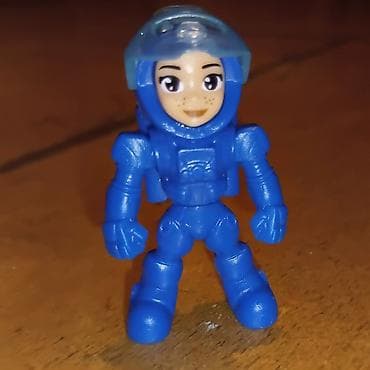 Kinder oyuncağı✨️ Mini fiqur – mavi kosmonavt/robot obrazlı oyuncaq - — 2