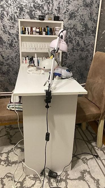 Düz masa, Siyirməsiz, Polkalı
