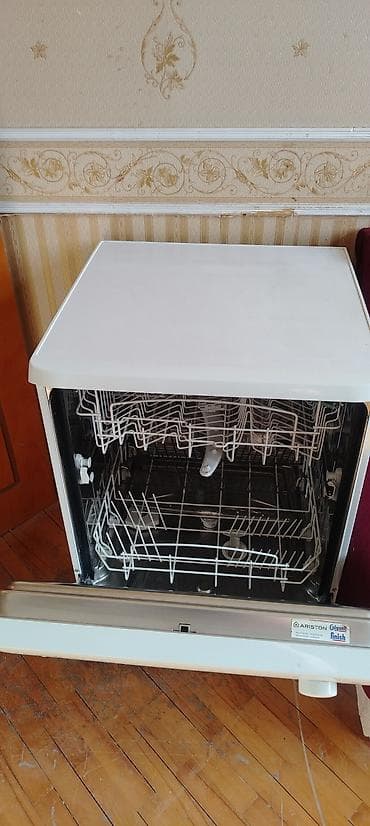 kamer: Qabyuyan maşın Ariston, Tam qabaritli (60 sm.), Ayrıca dayanan — 2