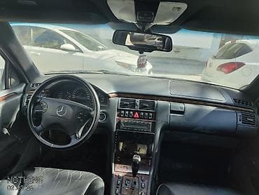 Mercedes-Benz E-Class (W210), gümüş rəngli sedan. Xüsusiyyətlər və — 10