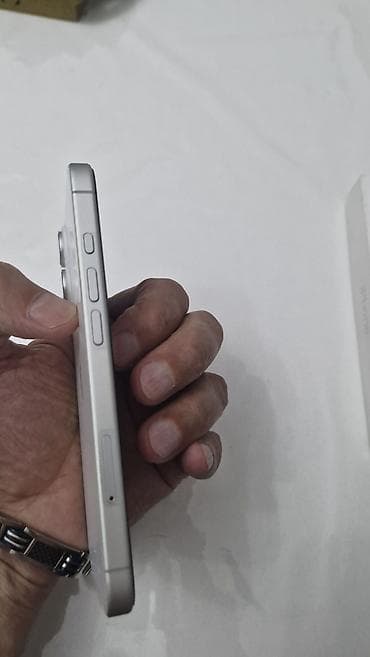 iphone 5 's: IPhone 17, 256 GB, Ağ, Barmaq izi, Simsiz şarj, Face ID — 6