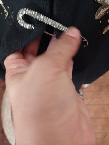 gul hicab instagram: Naxışlı qadın kardiganı. Qara rəngdədir və üzərində güllü naxışlar — 11