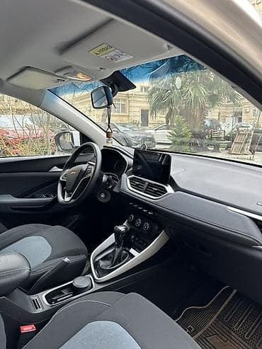 Motonəqliyyat: Chevrolet Captiva, ağ rəng, şəhər və ailə üçün geniş və funksional — 4