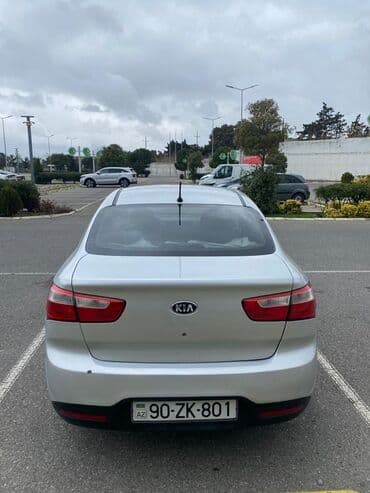 hybrid avtomobillər: DEPOZİT 1000 azn Kia Rio sedan – gümüşü rəng. - Geniş salonlu, şəhər — 2