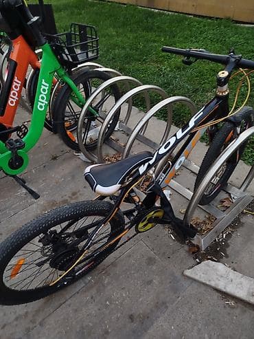 Uşaq velosipedləri: Qara və narıncı rənglərdə "Wolf" dağ velosipedi. Öndə və arxada disk — 3