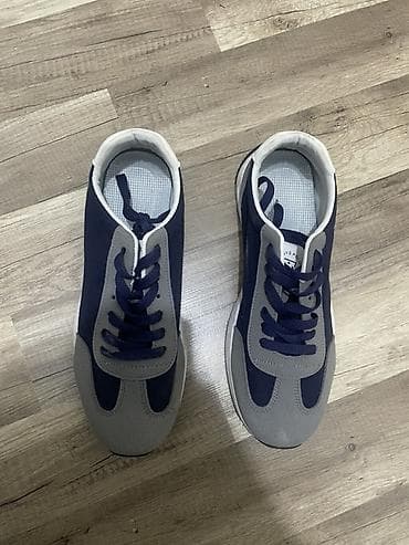 Səndəl və şəp-şüplər: Kişi idman ayaqqabısı - Rəng: tünd göy/navy və boz kombin - Üst — 2