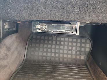 mersedes satilir: Mercedes-Benz E-Class (W210) sedan - Kuzov: gümüş rəngli sedan — 2