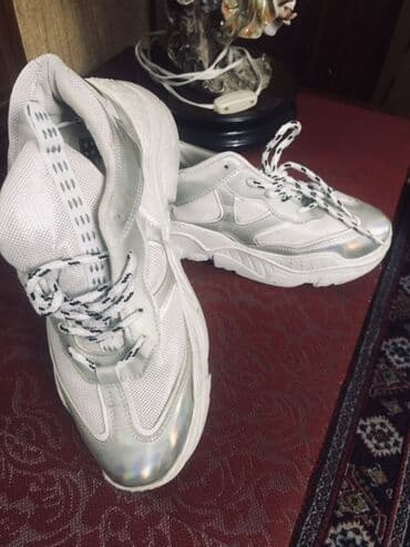 женские кроссовки для бега: Размер: 40, цвет - Белый, Б/у — 3