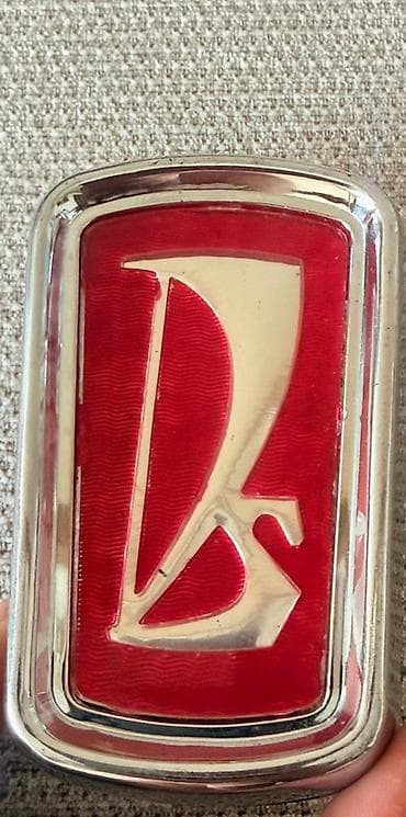 vaz 2106 kapotu: Emblem 2103 — 2