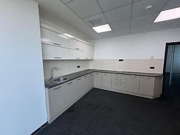 ucuz ev: İcarəyə verilir 13 otaqlı ofis 600 m², 8 Noyabr m. Daha 7 şəklə bax — 9