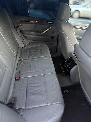 bmw salonu: BMW X5 (E53) – qara rəng, tam ölçülü premium SUV Texniki və dizayn — 10