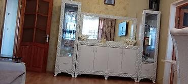 Qonaq otağı üçün dəst – vitrınli bufet və TV stendi Tərkibi: - 1 ədəd