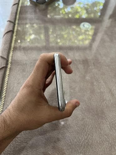 spple 11: IPhone 11 Pro Max, 64 GB, Gümüşü, Simsiz şarj, Face ID — 4