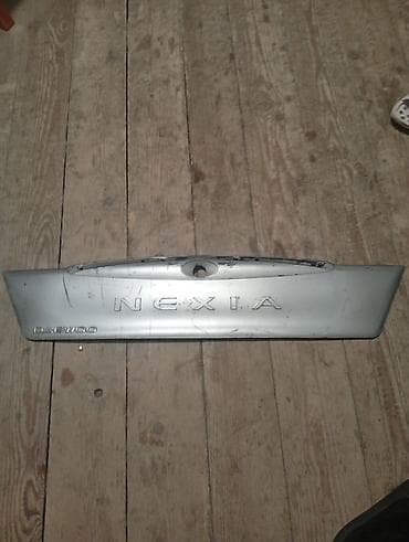 Daewoo Nexia arxa baqaj qapağı üçün dekorativ örtük/emblem paneli -