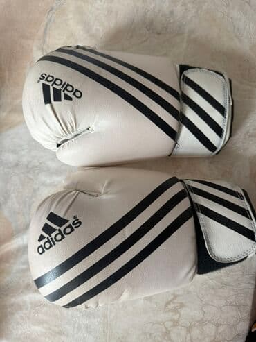 boks məşqləri: Adidas boks əlcəkləri - Rəng: ağ, qara zolaqlı klassik Adidas dizaynı — 2