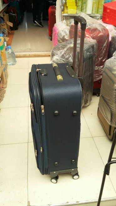 təkərli camadan: Camadan tezedir. Cemodan yenidir.Çamadan tezedir. Чемодан новый.Olcusu — 3