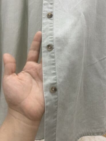 uzun paltarlar: Zərif boz-yaşıl rəngdə qadın oversize köynək/üst geyimi — 3